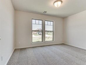 561 Grand Sycamore Dr in Washington, OK - Building Photo - Building Photo