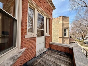 2414 N Spaulding Ave in Chicago, IL - Building Photo - Building Photo