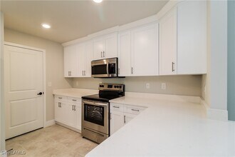 3741 Kitty Hawk Dr in Ft. Myers, FL - Building Photo - Building Photo