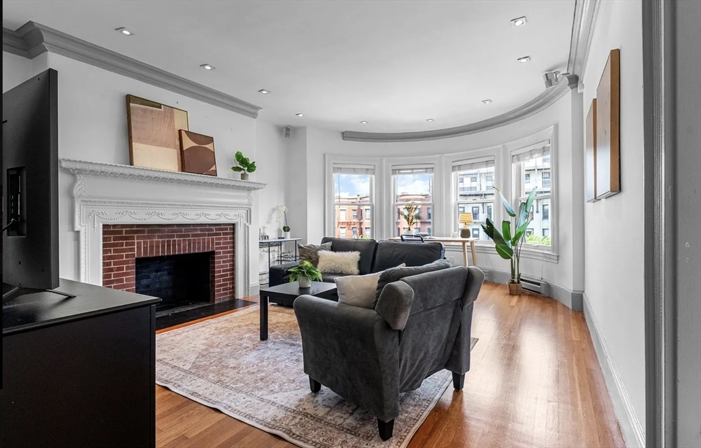 856 Beacon St, Unit 4 in Boston, MA - Building Photo