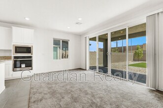 5269 Diesel Rd in Las Vegas, NV - Building Photo - Building Photo