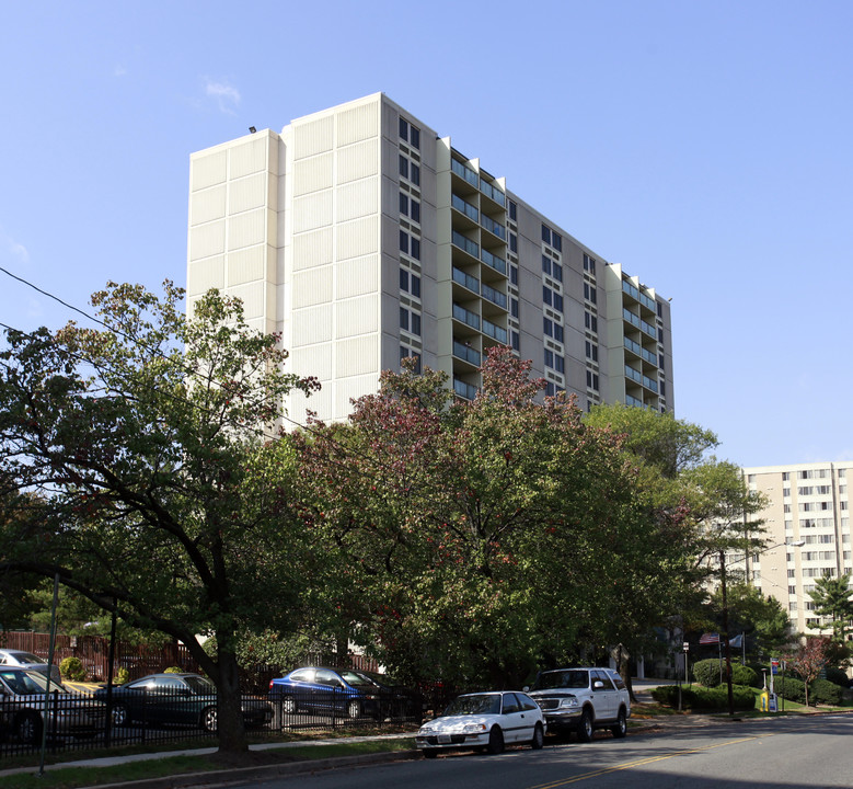 Parc View Apartments in Alexandria, VA - Building Photo