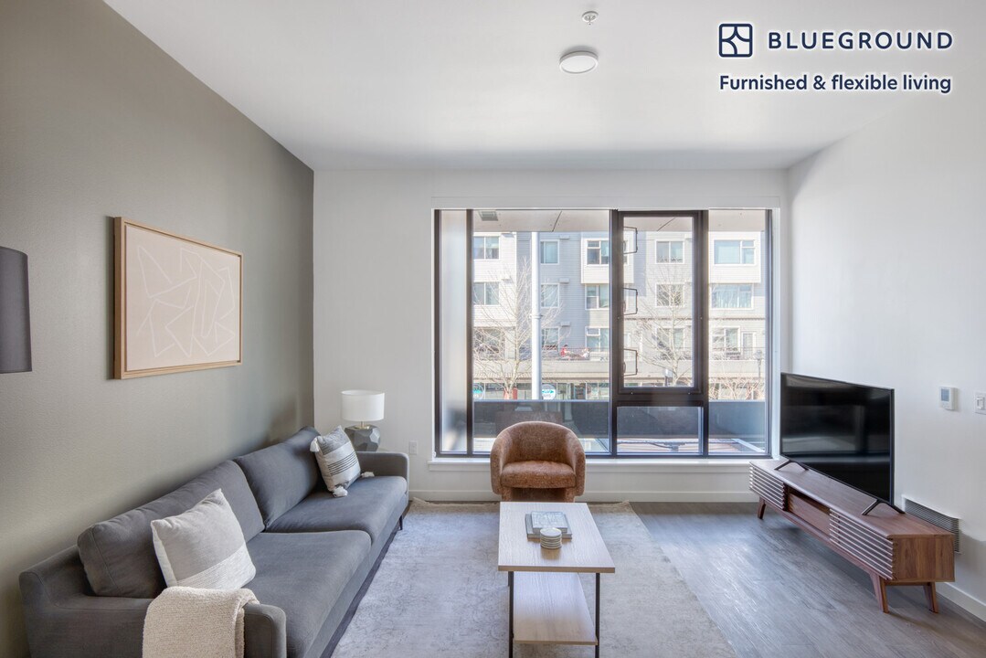 2401 S Jackson St in Seattle, WA - Building Photo