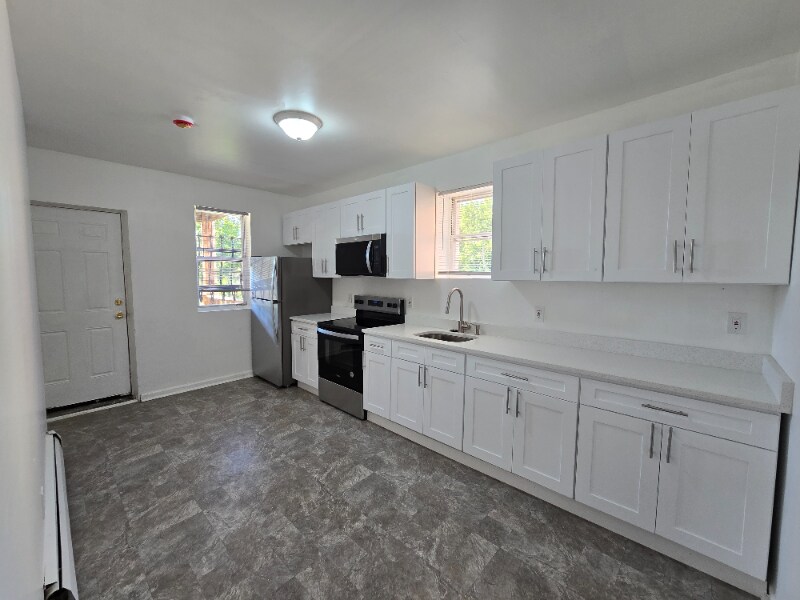 101-103-103 Shultas Pl in Hartford, CT - Building Photo