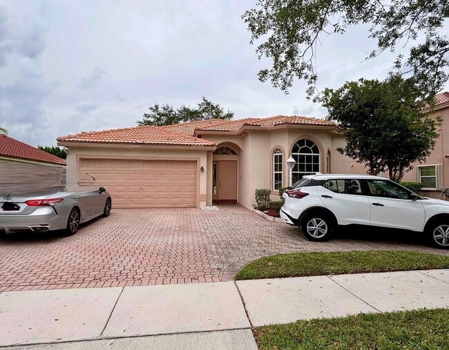 13317 NW 15th Ct in Pembroke Pines, FL - Building Photo - Building Photo