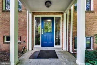 10501 Montrose Ave-Unit -M-103 in Bethesda, MD - Building Photo - Building Photo