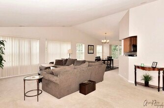 404 Bay Tree Cir in Vernon Hills, IL - Building Photo - Building Photo