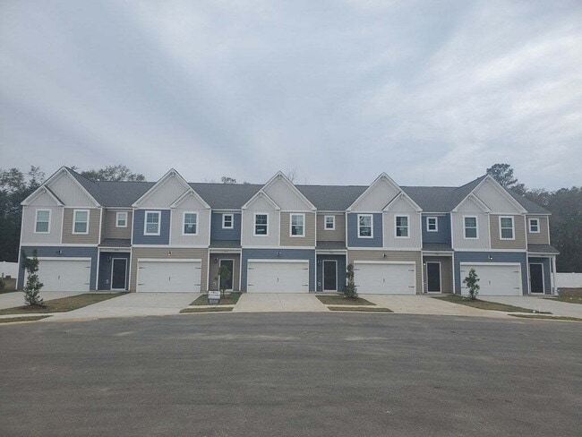 1926 Flagpole Dr in Sumter, SC - Building Photo - Building Photo