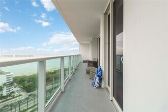 2 Bayview Dr in Sunny Isles Beach, FL - Building Photo - Building Photo