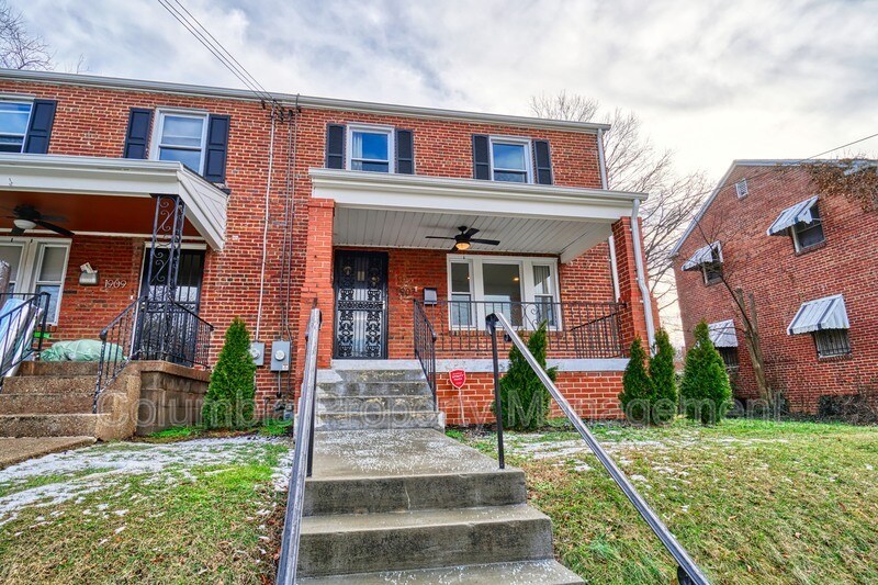 1907 R St SE in Washington, DC - Building Photo