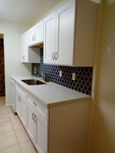 150 Pineview Rd, Unit B1 in Jupiter, FL - Foto de edificio - Building Photo