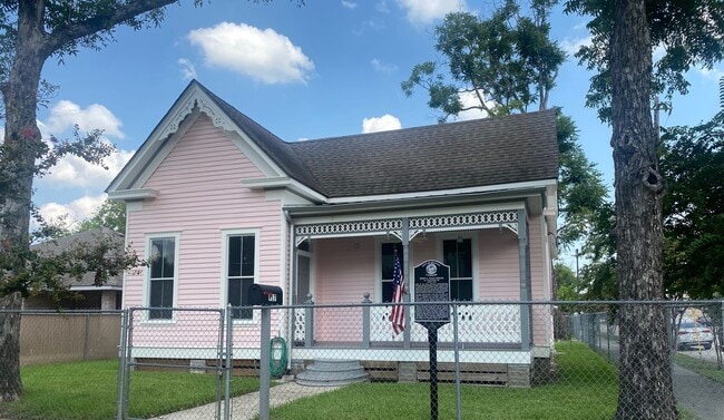 property at 917 Pinckney St