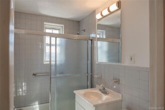 1 Consulate Dr, Unit 2K in Eastchester, NY - Building Photo - Building Photo