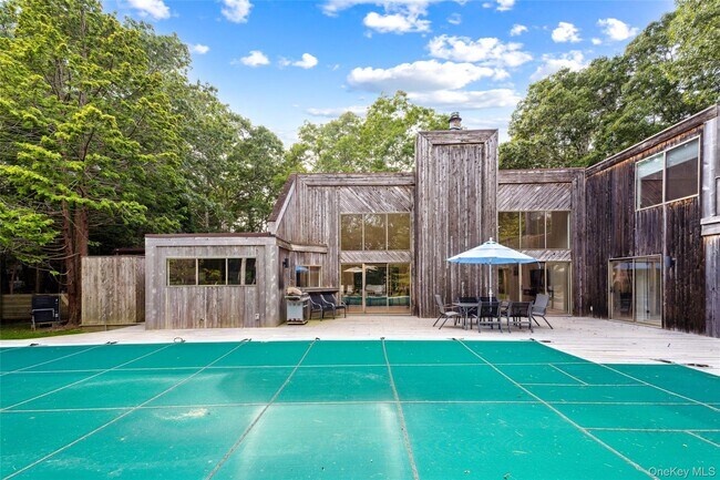 26 Woodland Way in Quogue, NY - Building Photo - Building Photo