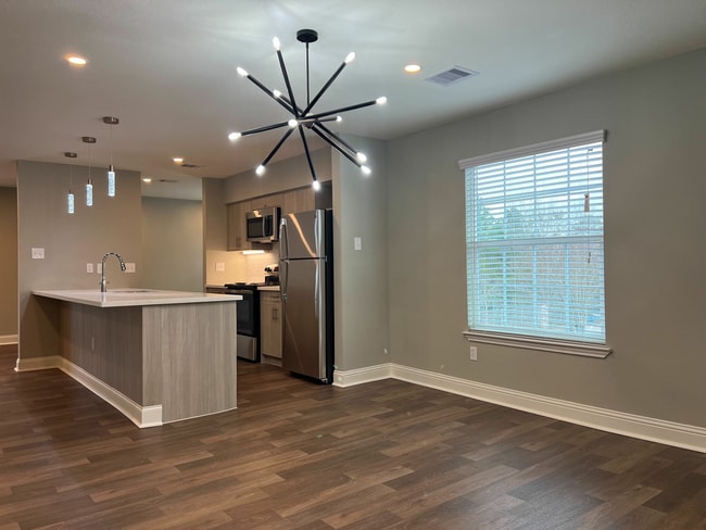 Woodway Garden Townhomes in Houston, TX - Foto de edificio - Building Photo