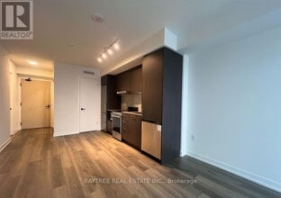 195 Commerce St in Vaughan, ON - Building Photo - Building Photo