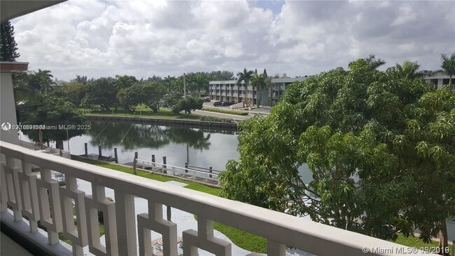 property at 467 Golden Isles Dr
