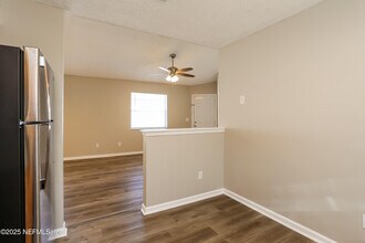 8338 Century Point Dr S in Jacksonville, FL - Building Photo - Building Photo