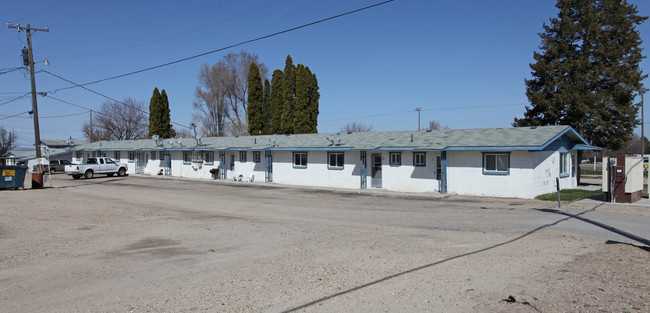 Lakeview Apartments & Lakeview Water Company in Caldwell, ID - Building Photo - Building Photo