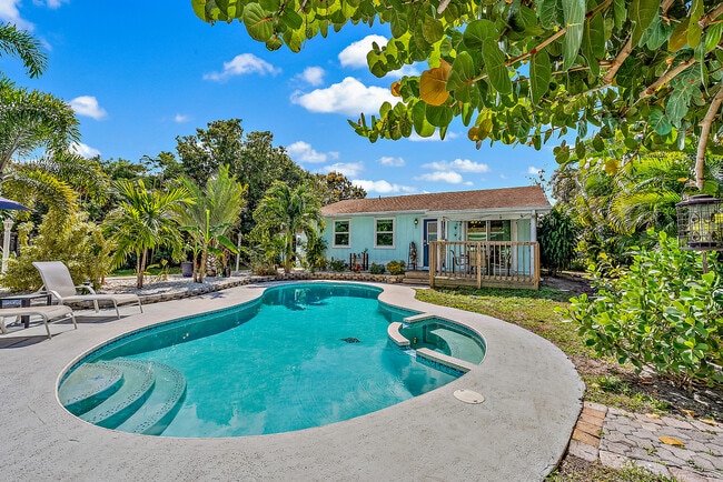 2686 Hinda Rd in West Palm Beach, FL - Building Photo - Building Photo