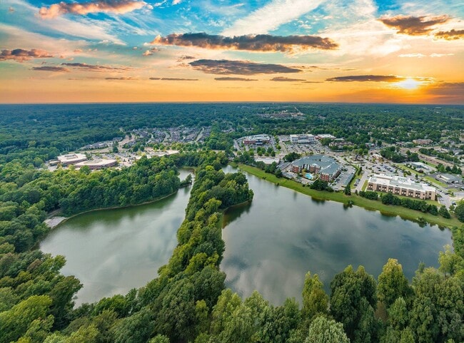 Lakeview at Germantown in Germantown, TN - Foto de edificio - Building Photo