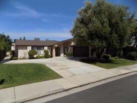 3108 La Costa St in Bakersfield, CA - Building Photo