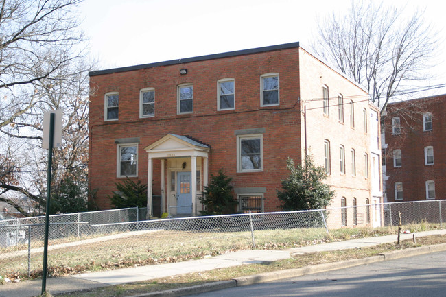 3031 Buena Vista Ter SE in Washington, DC - Foto de edificio - Building Photo