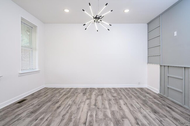 property at 5638 Summit Pl