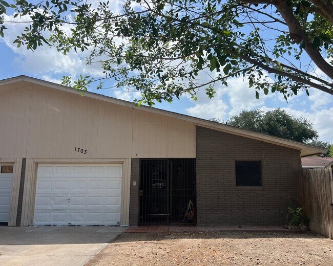 1703 Iowa St, Unit 1703 in Mission, TX - Building Photo - Building Photo