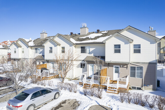 111 Royal Birch NW in Calgary, AB - Building Photo - Primary Photo