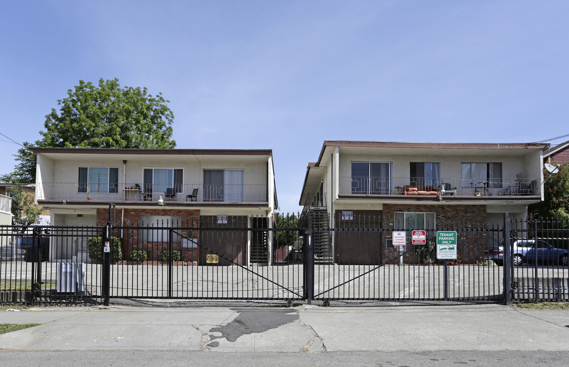 1533 Harmon St in Berkeley, CA - Building Photo