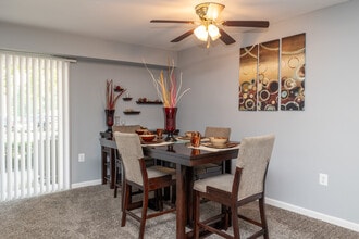 Fox Hills North in Oxon Hill, MD - Foto de edificio - Interior Photo