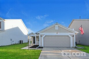 643 Rocky Meadow Dr in Greenwood, IN - Building Photo