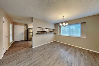 9906 Dornoch Dr in Houston, TX - Foto de edificio - Building Photo