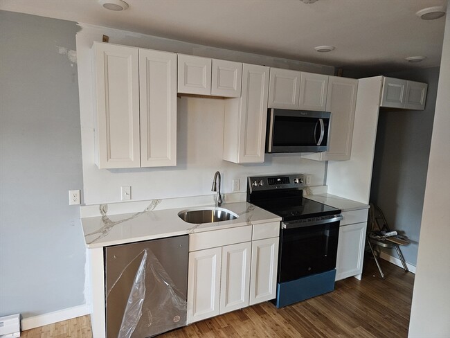 118 Winthrop St in Boston, MA - Building Photo - Building Photo