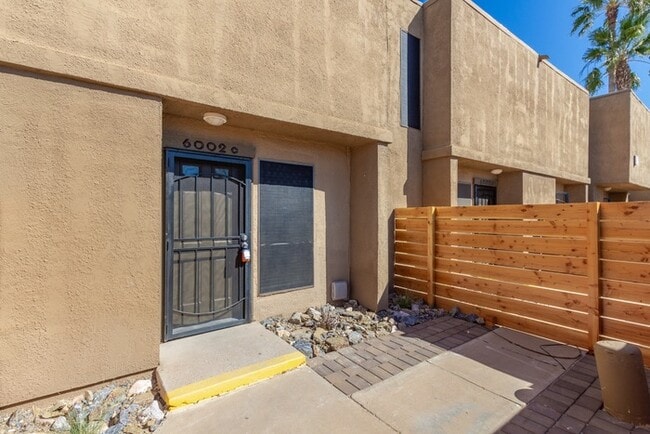 6026 W Oregon Ave in Glendale, AZ - Building Photo - Building Photo