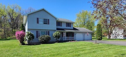 80 Lower Newtown Rd in Waterford, NY - Building Photo - Building Photo