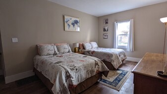 902-904 W Locust St in Davenport, IA - Building Photo