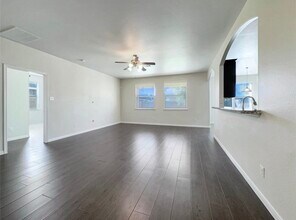 8311 Bay Oaks Dr in Baytown, TX - Building Photo - Building Photo