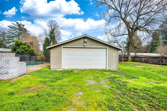 3271 Nicolet Ln in Redding, CA - Building Photo - Building Photo