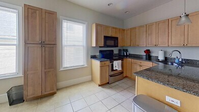 124 Cedar St, Unit 2 in Somerville, MA - Foto de edificio - Building Photo