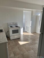 40 Jane St, Unit 1st in Bridgeport, CT - Building Photo