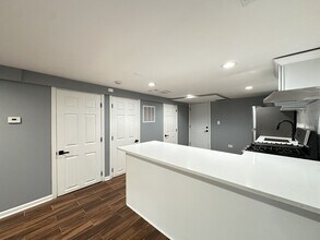 2317 N Keeler Ave, Unit J09P in Chicago, IL - Building Photo - Building Photo