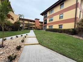 6136 Whiskey Creek Dr in Ft. Myers, FL - Building Photo