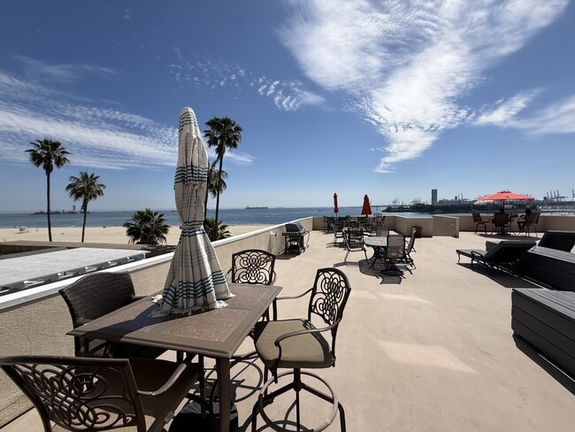 1174 E Ocean Blvd in Long Beach, CA - Building Photo - Building Photo