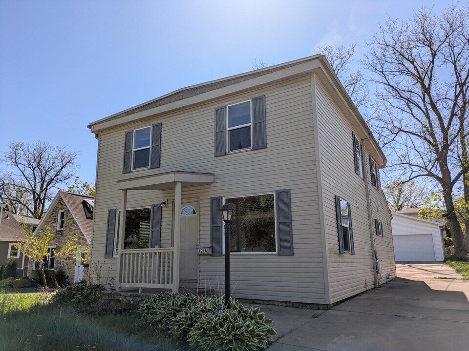 1916 Baird St in Madison, WI - Building Photo