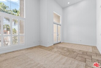 5831 Seawalk Dr in Los Angeles, CA - Building Photo - Building Photo