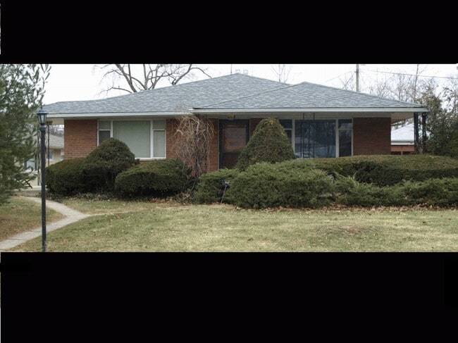 704 Fairlawn Dr