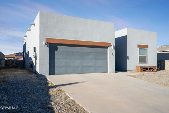 180 Red Legs Ct in Santa Teresa, NM - Building Photo - Building Photo