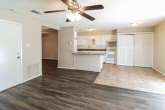 521 Annapolis Dr in Fort Worth, TX - Foto de edificio - Building Photo